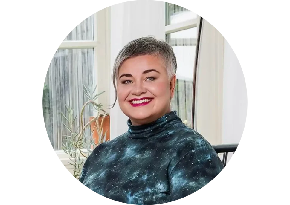 Osobnosti Noema Aura propojující své pohledy na&nbsp;osobní rozvoj a&nbsp;orientaci v&nbsp;souvislostech.