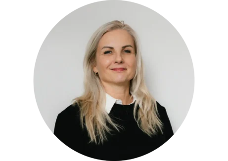 Lenka Křečková, zakladatelka Noema Aura, portrét představující její přístup k&nbsp;osobnímu rozvoji v&nbsp;souvislostech.